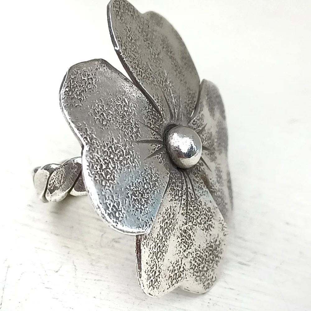 Large Flower Silver Ring - Picture 2 of 12